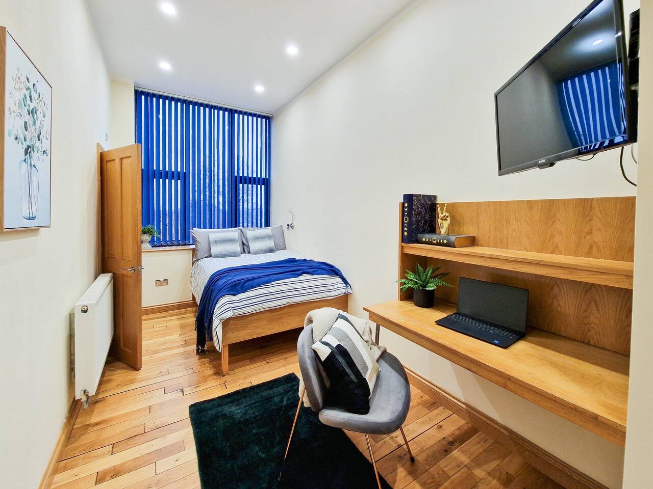 Deluxe En-Suite student room in Nottingham with shared kitchen