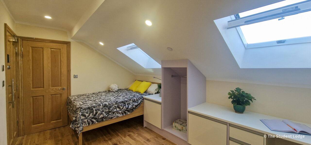 Superior Studio student accommodation in Nottingham with private en-suite bathroom